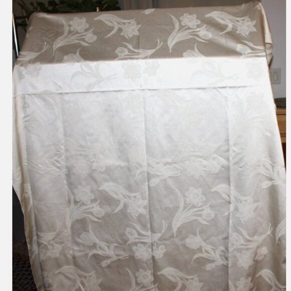 Floral Off White Tablecloth Holiday Christmas 72 x 80 Table Linens - Picture 3 of 5